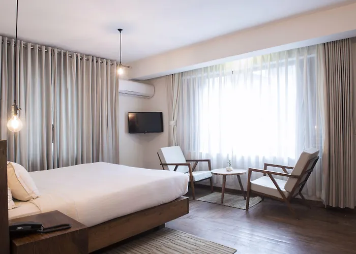 Potala Hotel 2*